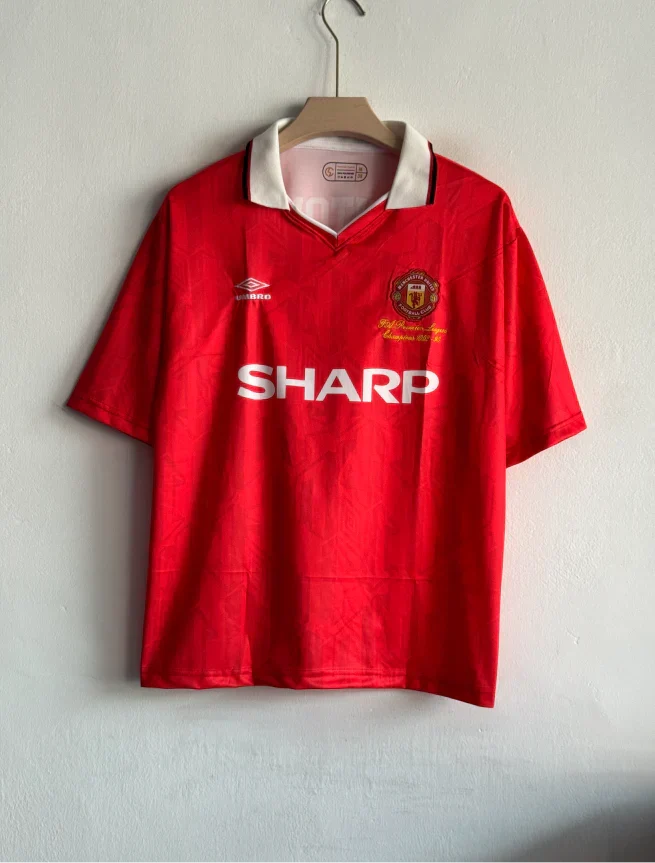 MANCHESTER UNITED 1994-95 HOME KIT CANTONA FIVESLEEVE POLO