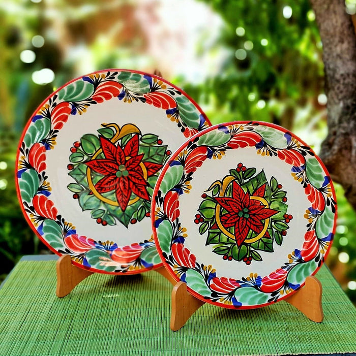 Poinsettia Plates Set of 2 christmas colors